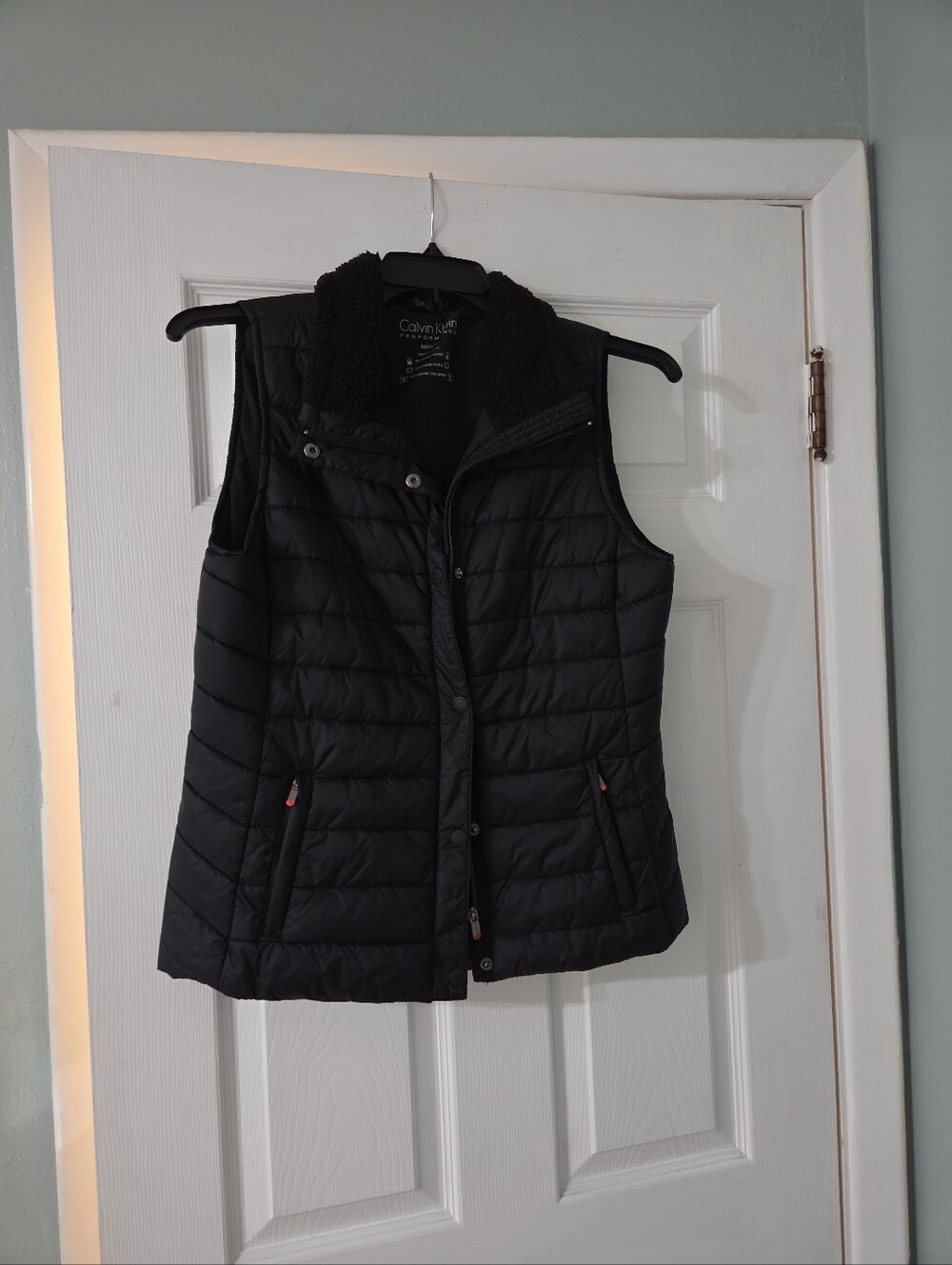Calvin Klein Black Quilted Sherpa-Trim Puffer Vest. Women's M